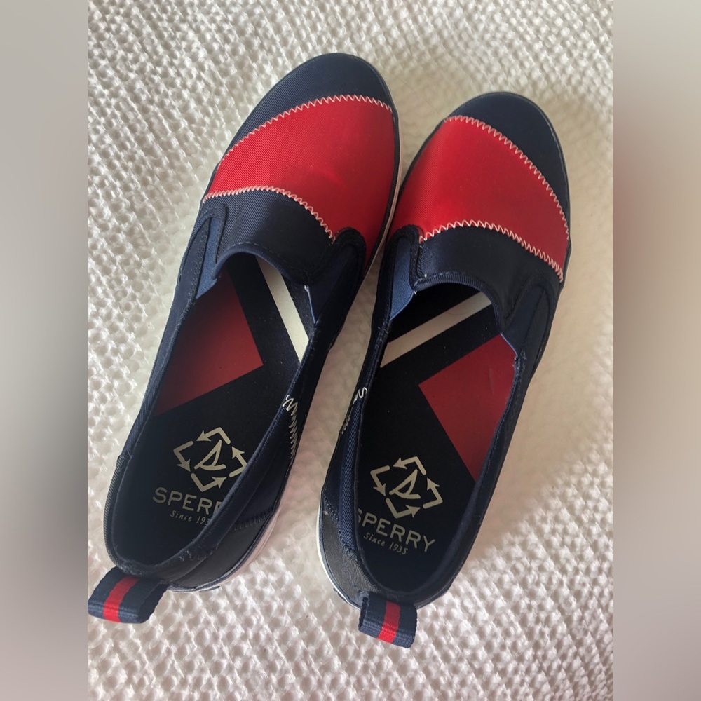 Sperry “sail cloth” nautical NEVER WORN Crest Twin Gore Bionic Shoes